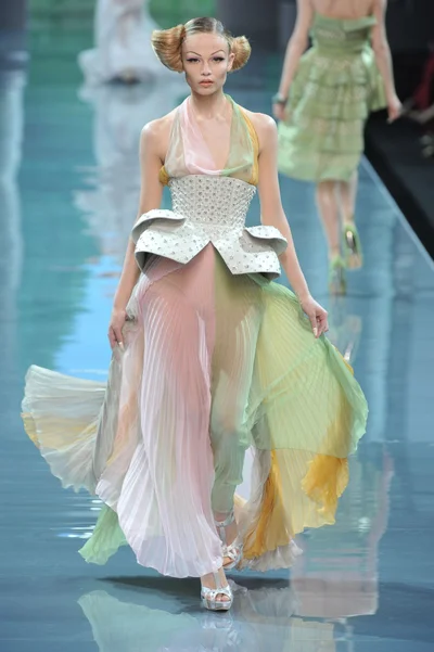 Look 33